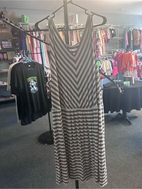 Striped V-Neck Sleeveless Midi Dress - Gray & White